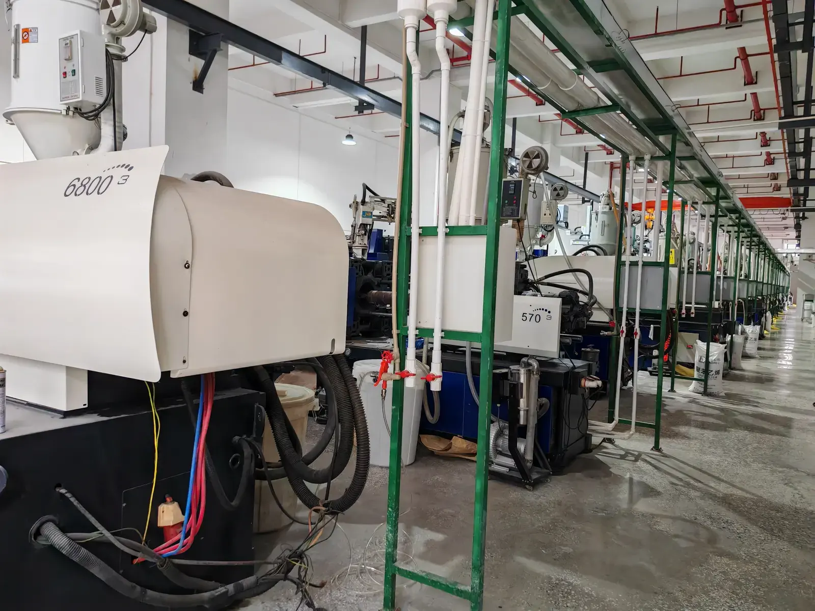Injection moulding production line for plastic lighting components