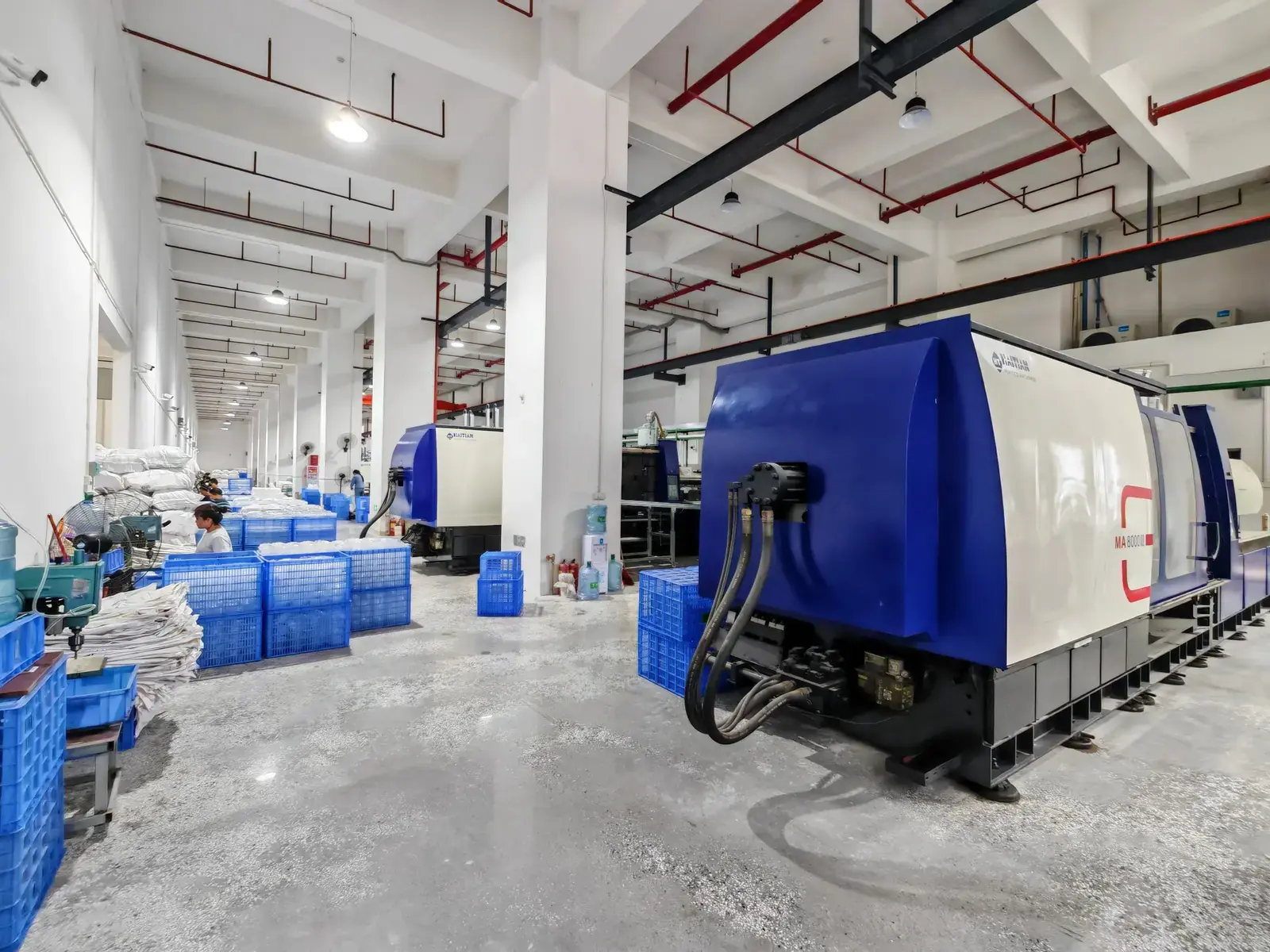 High-capacity moulding equipment for stable component production