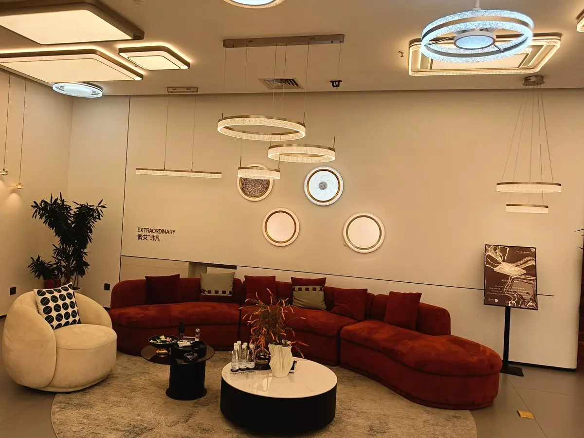 Decorative and ceiling lighting showroom environment